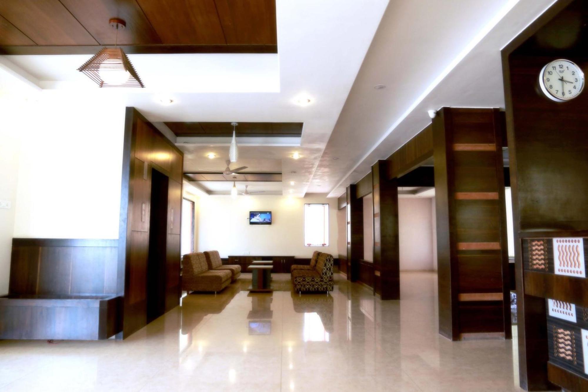 Hotel Sai Ramanand Shirdi Esterno foto