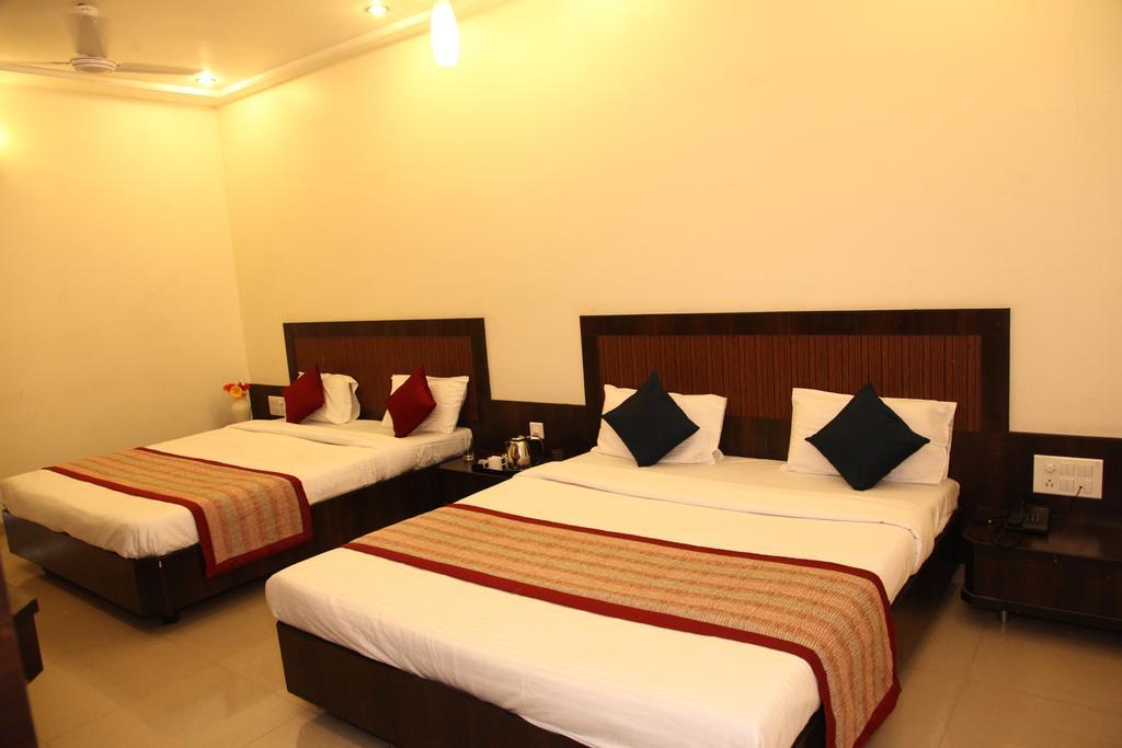 Hotel Sai Ramanand Shirdi Esterno foto