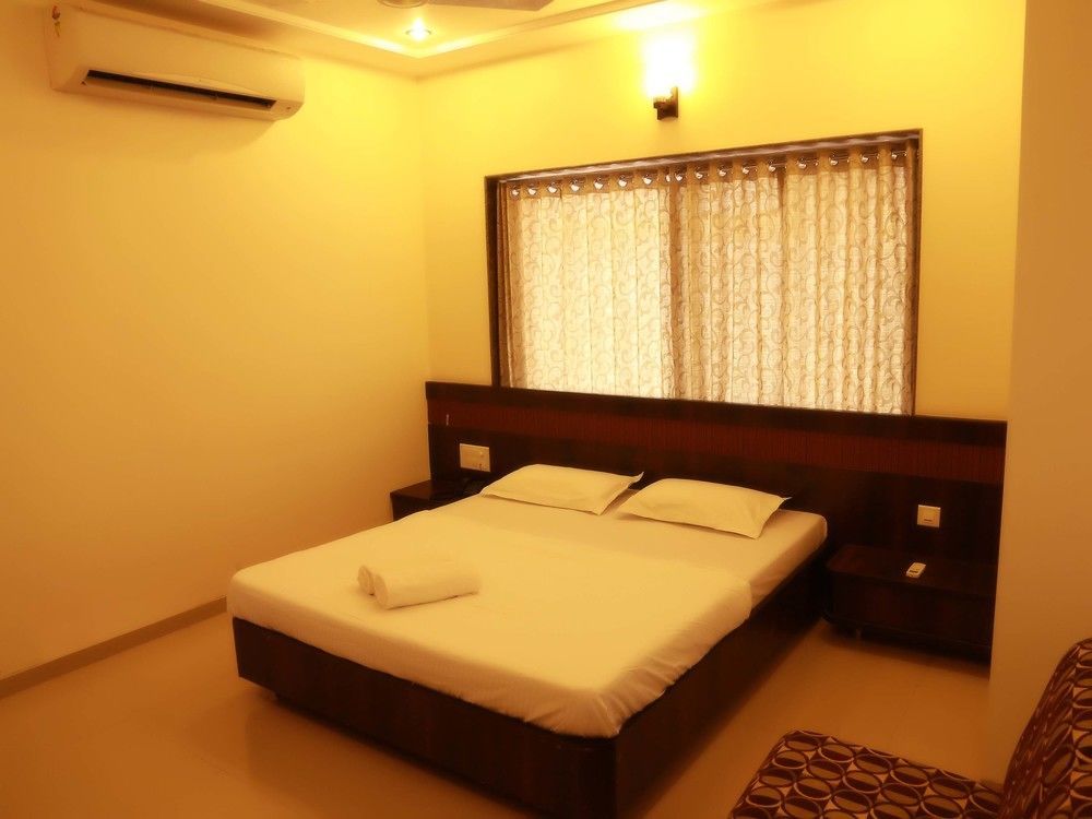 Hotel Sai Ramanand Shirdi Esterno foto