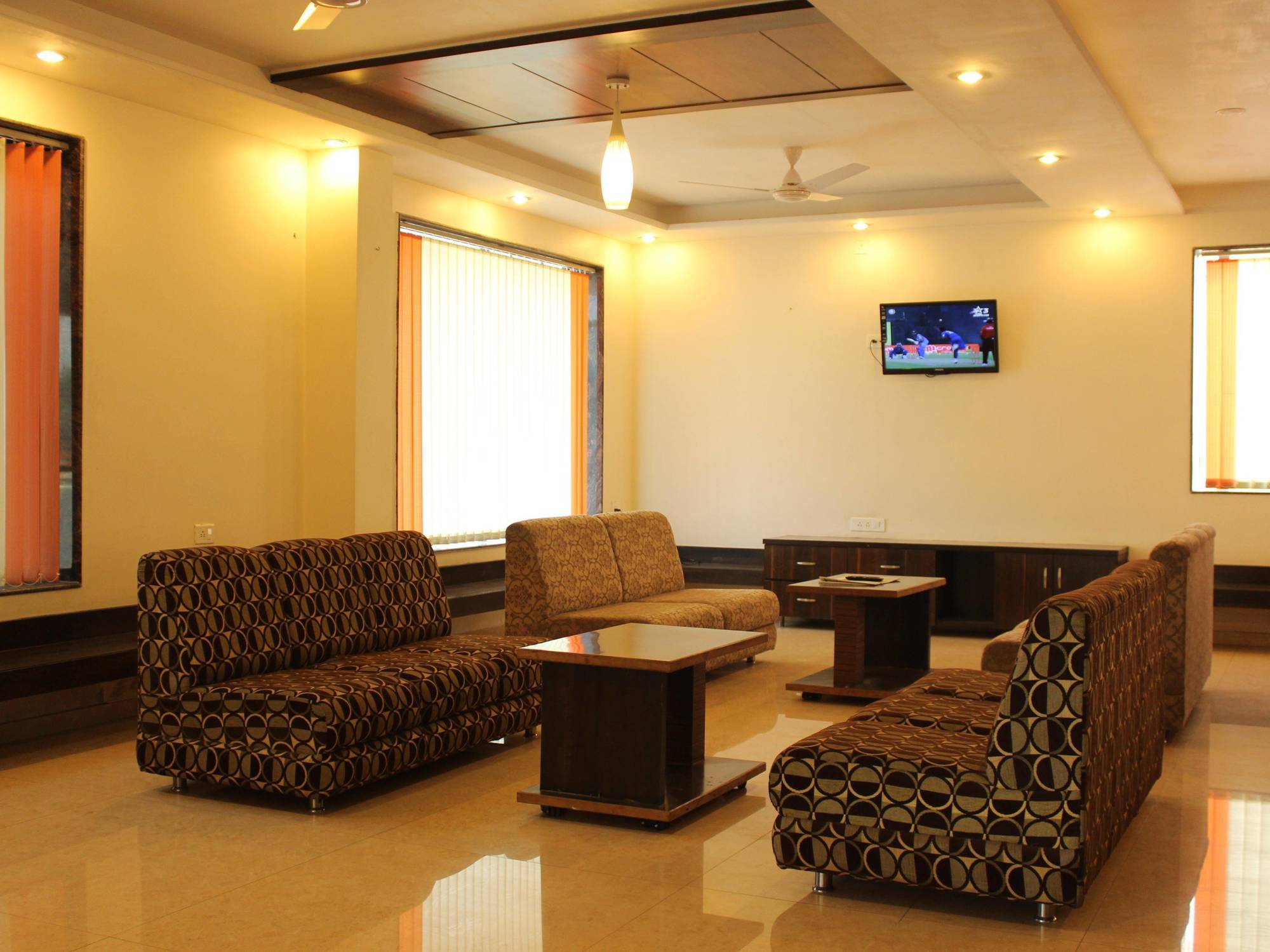 Hotel Sai Ramanand Shirdi Esterno foto