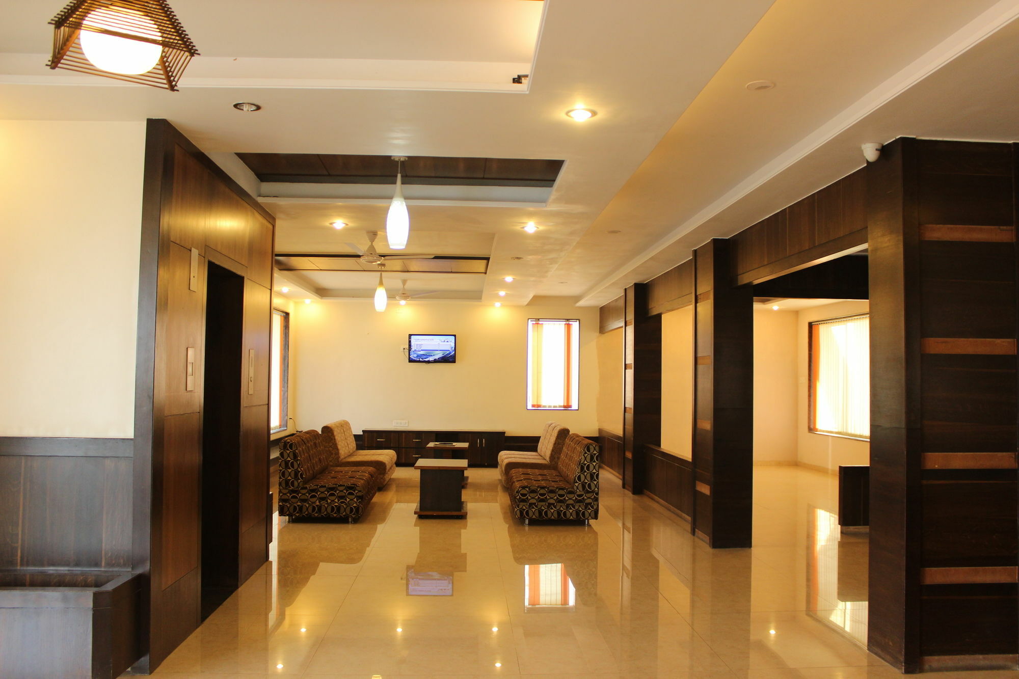 Hotel Sai Ramanand Shirdi Esterno foto