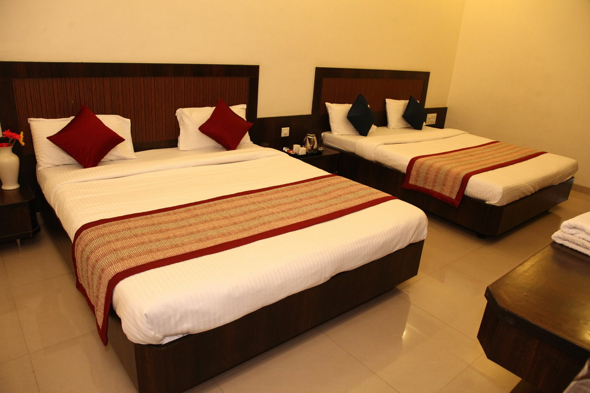 Hotel Sai Ramanand Shirdi Esterno foto