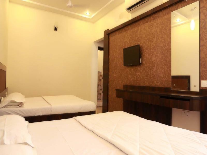 Hotel Sai Ramanand Shirdi Esterno foto