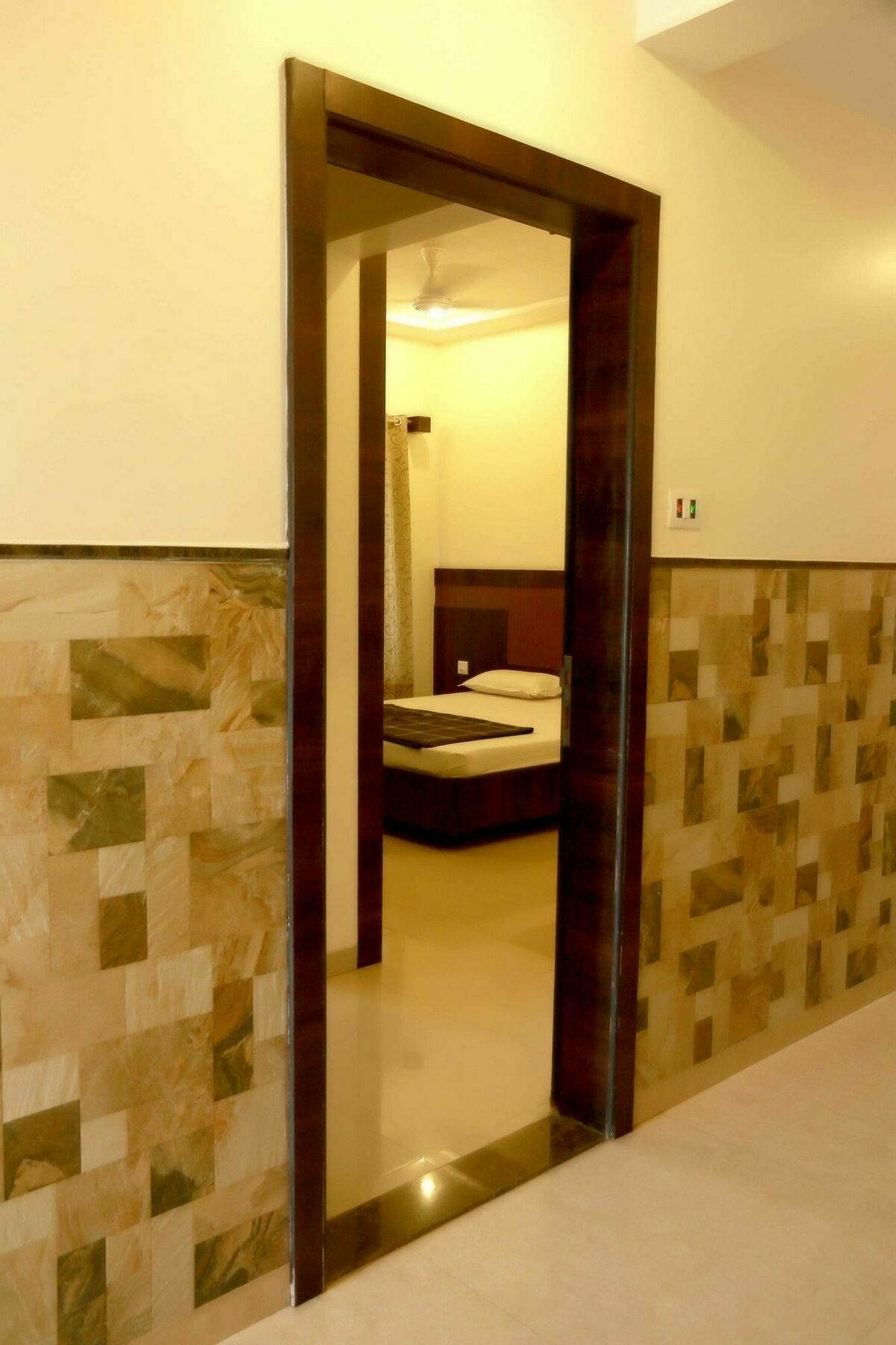 Hotel Sai Ramanand Shirdi Esterno foto