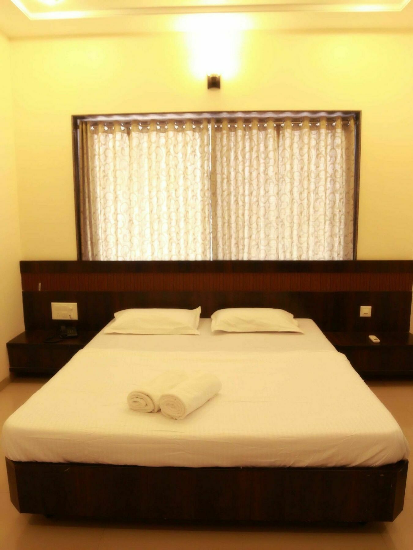 Hotel Sai Ramanand Shirdi Esterno foto
