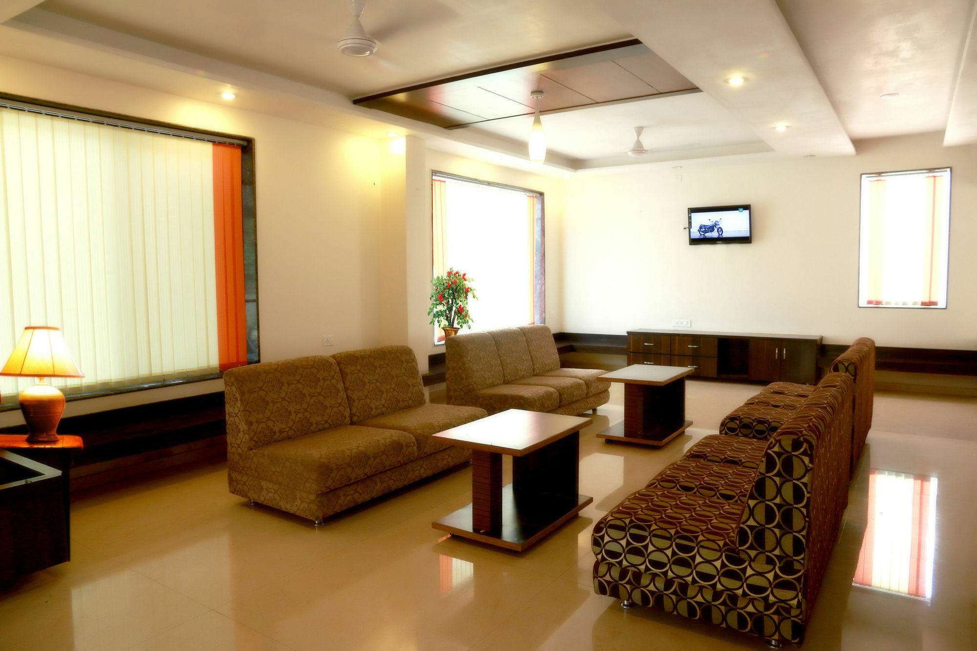 Hotel Sai Ramanand Shirdi Esterno foto